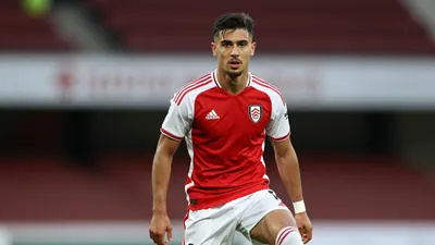 Fulham confirm the signing of Northern Ireland midfielder Shea Charles from Southampton for £30m, replacing Sasa Lukic...
