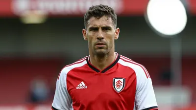 Fulham's Alvaro Arbeloa will face his former teammate Xabi Alonso in the Premier League as Chelsea host Fulham